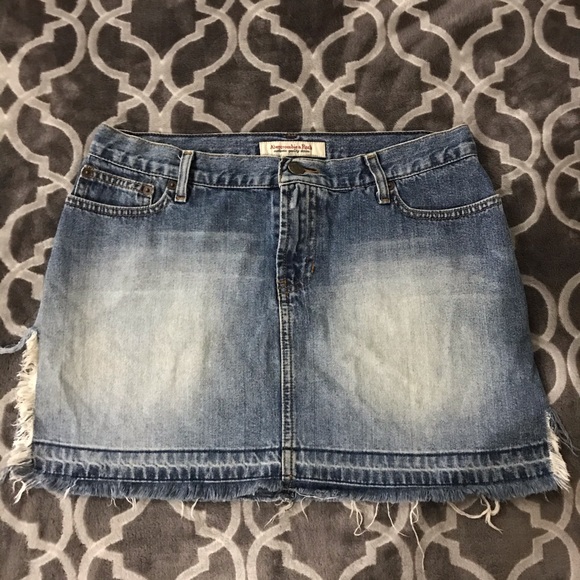 Abercrombie & Fitch Dresses & Skirts - 💚5/$25 Abercrombie & Fitch Denim Skirt size 2